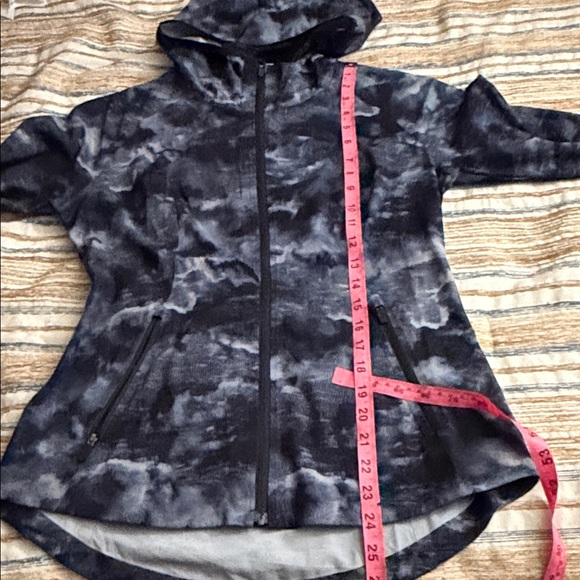 Lululemon MIST OVER WINDBREAKER *Sky Dye Multi Windbreaker - Picture 4 of 11